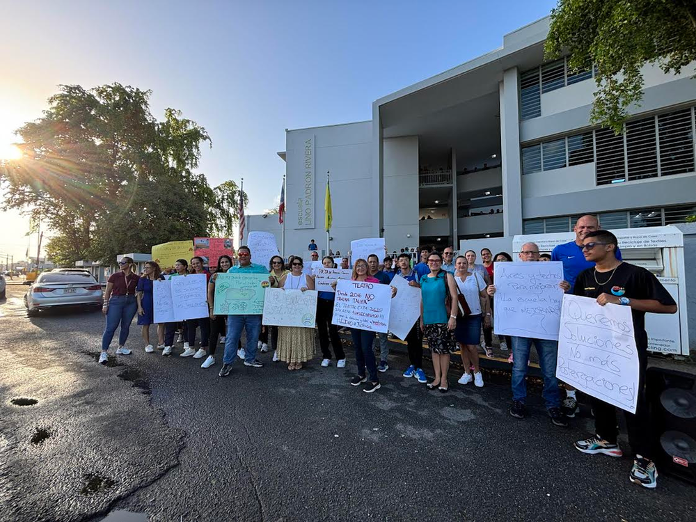 Intense heat at Vega Baja high school ignites protest