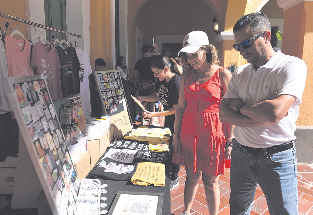 Instituto de Cultura Puertorriqueña conmemora este domingo el Mercado Navideño, presentando artesanías y artes visuales en su local en el Viejo San Juan.