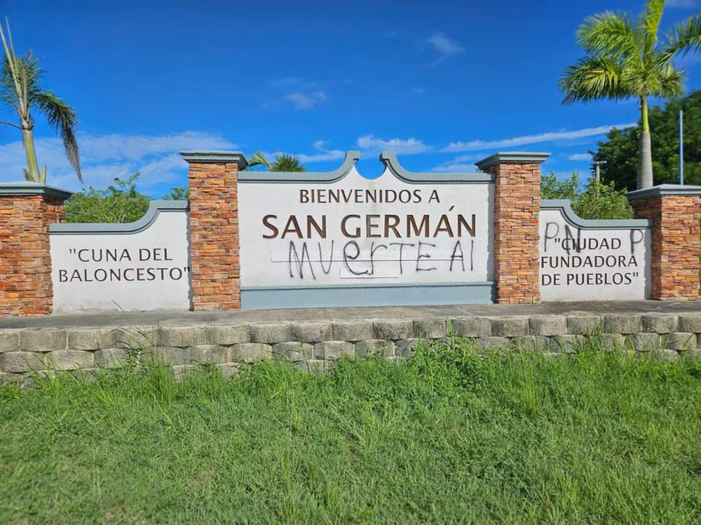 Sign at the entrance of San Germán defaced with an anti-NPP message